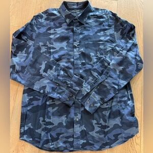 Banana Republic Men’s Flannel Camo shirt